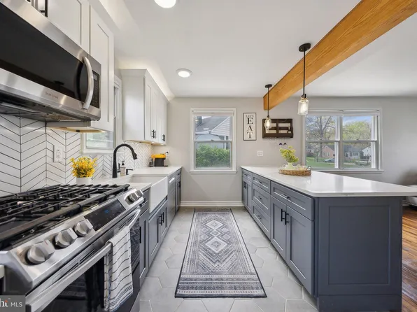 6935 Regent Ln, Falls Church, VA 22042