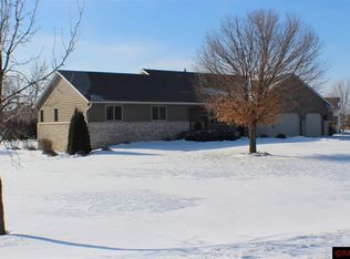51675 Eagle Ln, Lake Crystal, MN 56055