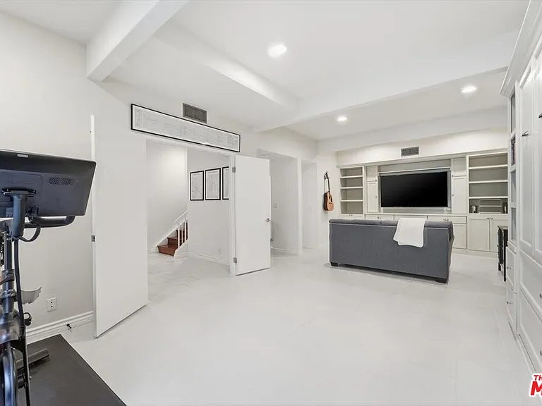 1544 Michael Ln — Photo 17