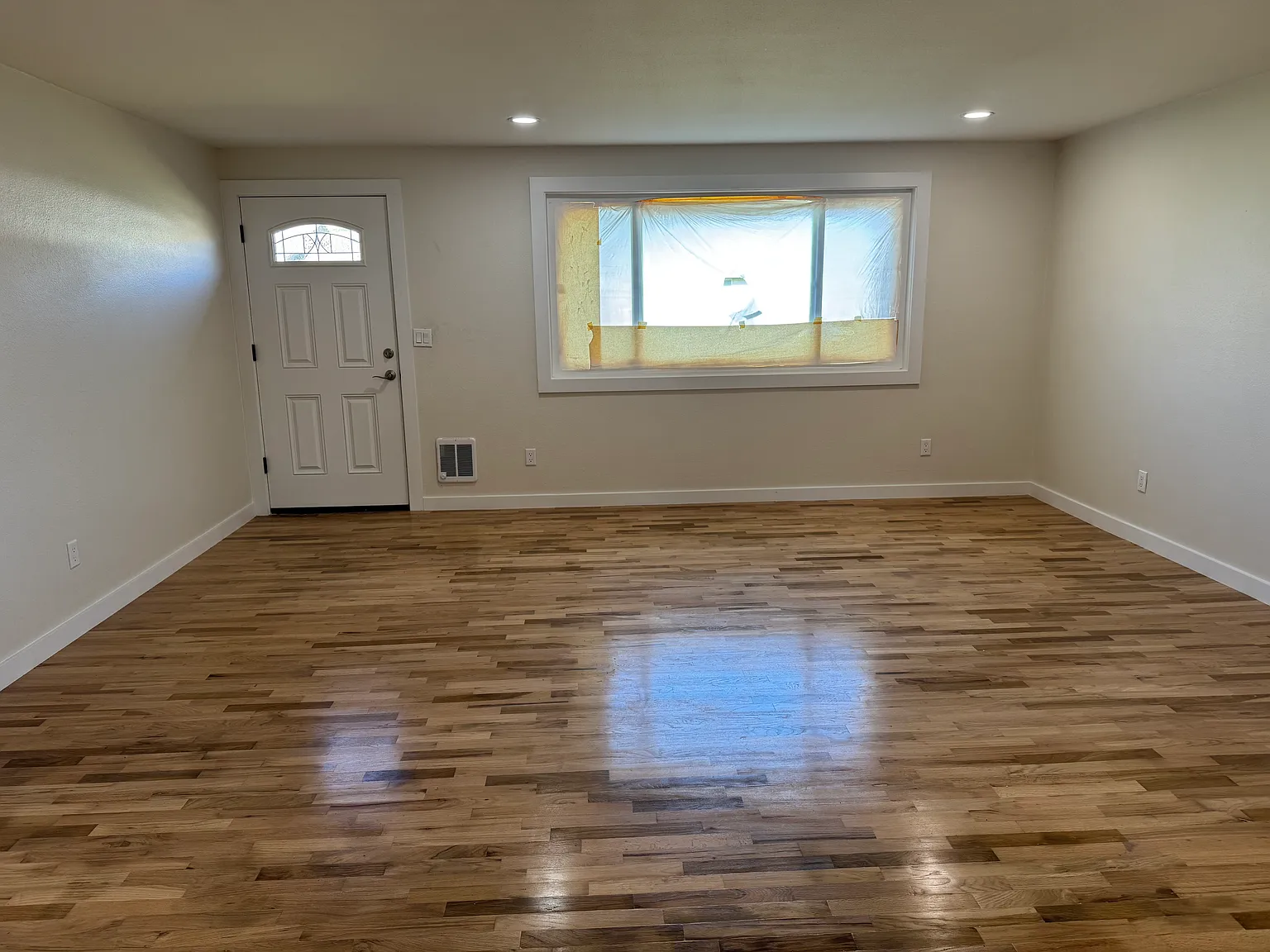 4 bed, $2,100 — Photo 3