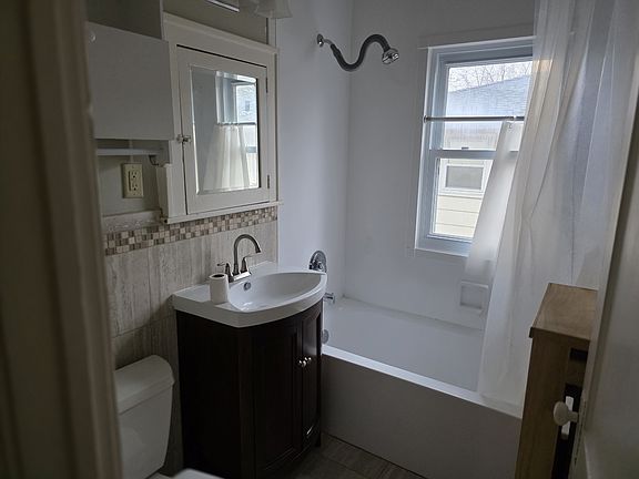 5th image of 419 Knox Ave N
