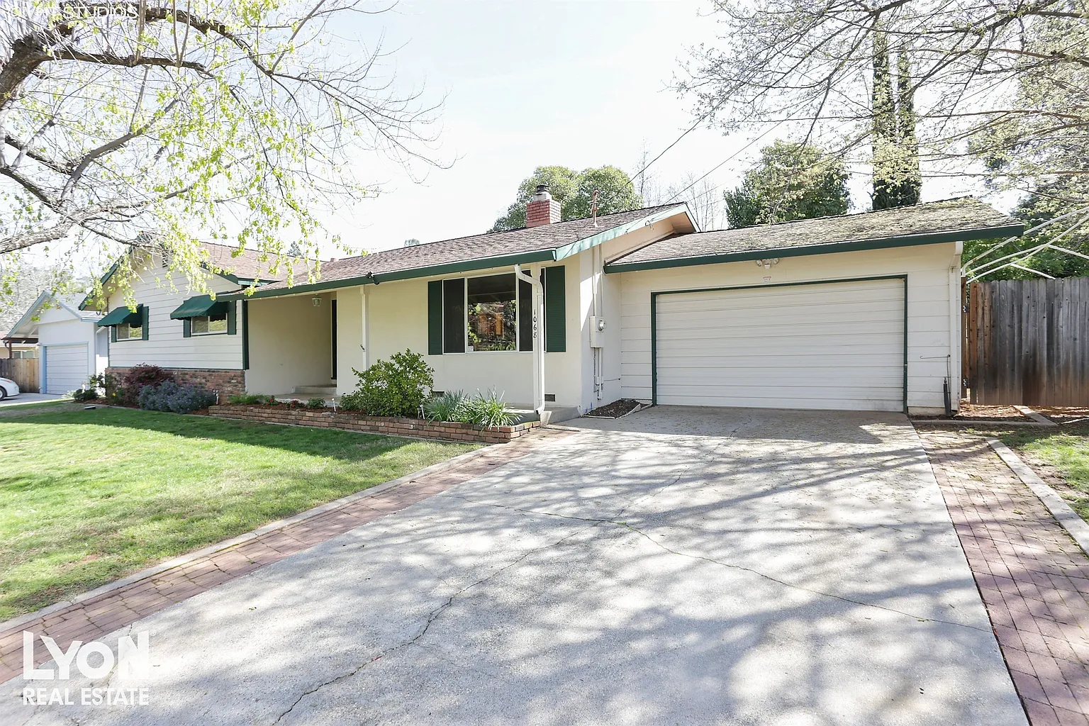 1068 Mikkelsen Dr photo 1