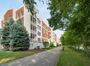 148 N Water St UNIT 203, Batavia, IL 60510