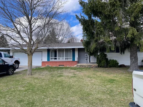 559 E Mitchell St, Gaylord, MI 49735