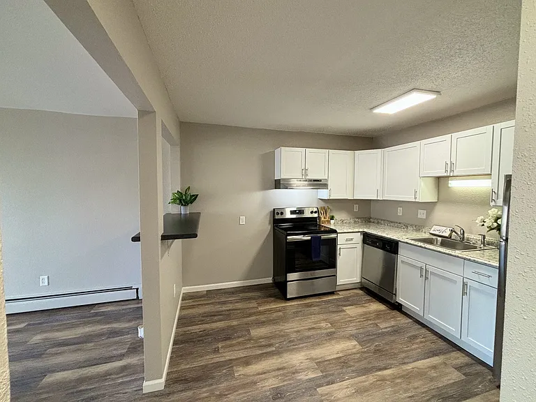 Town's Edge Apartments — Photo 55