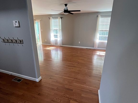 3rd image of 849 Barcelona St