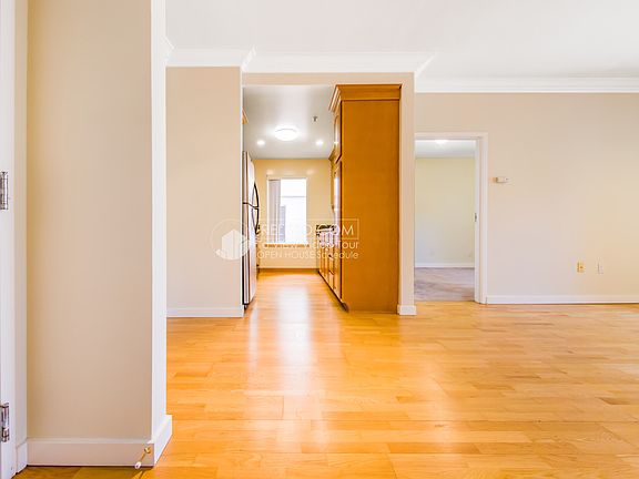 3rd image of 900 Van Ness Ave APT 501