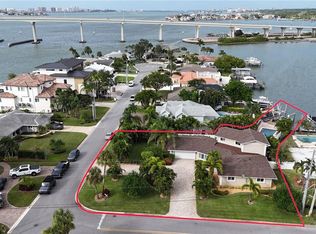 111 Driftwood Ln, Largo, FL 33770