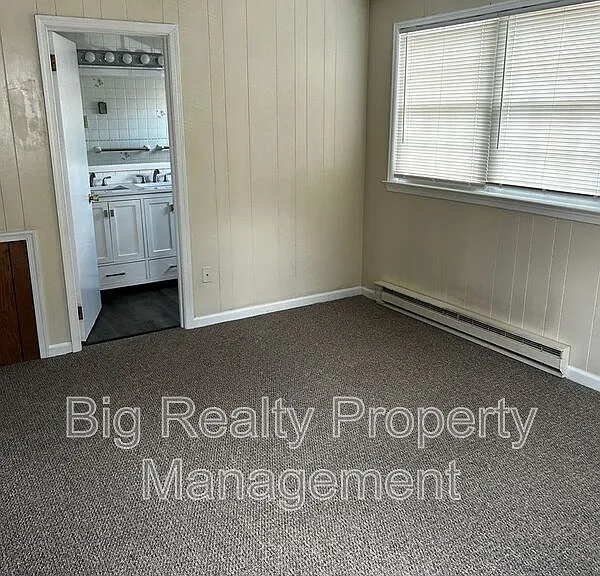 88 N Main St — Photo 14