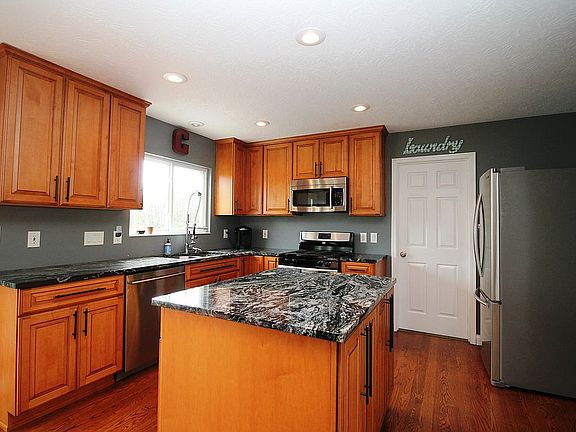 3rd image of 6004 Hidden Oaks Ct