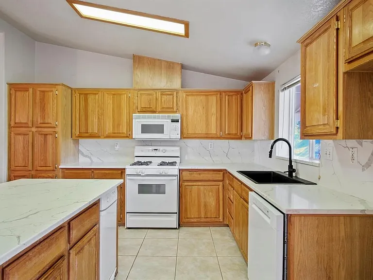 788 E Willow Ave — Photo 18