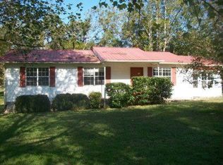 54 Tripp Ln, Trenton, GA 30752