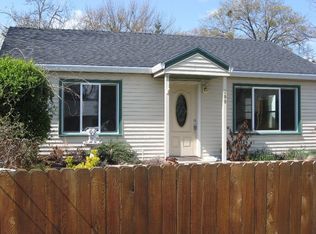 209 Pine St, Phoenix, OR 97535