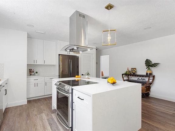 2nd image of 11218 Creekview Dr