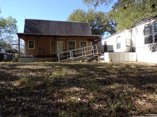 656 COUNTY ROAD 4614, Castroville, TX 78009