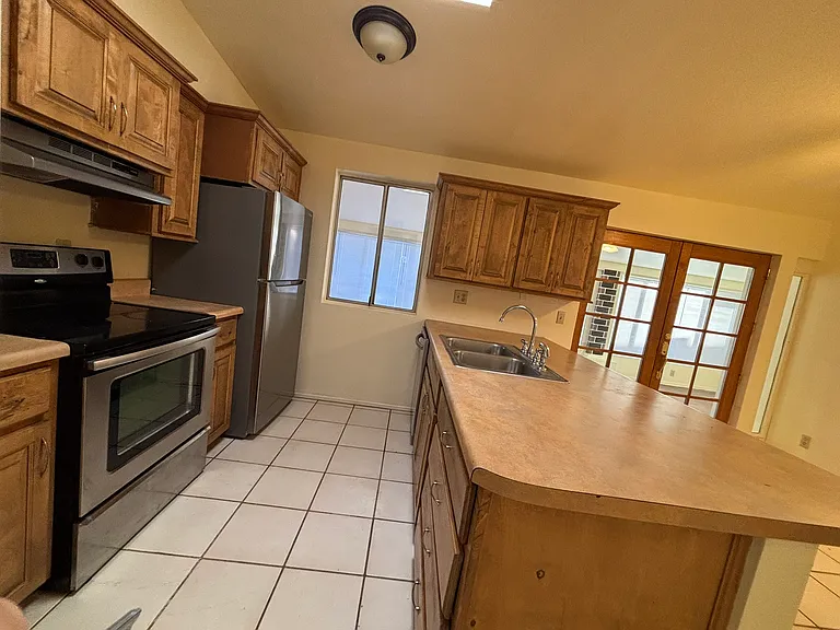 E 2nd Pl — Photo 24