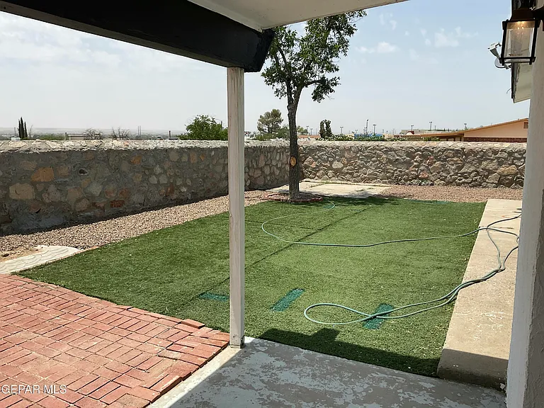 335 Flynn Dr — Photo 36