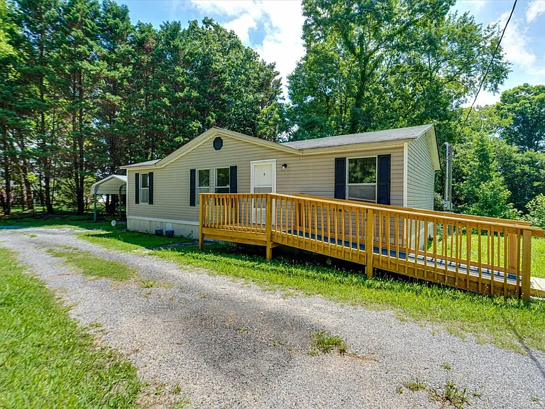 842 Emery Rd — Photo 2