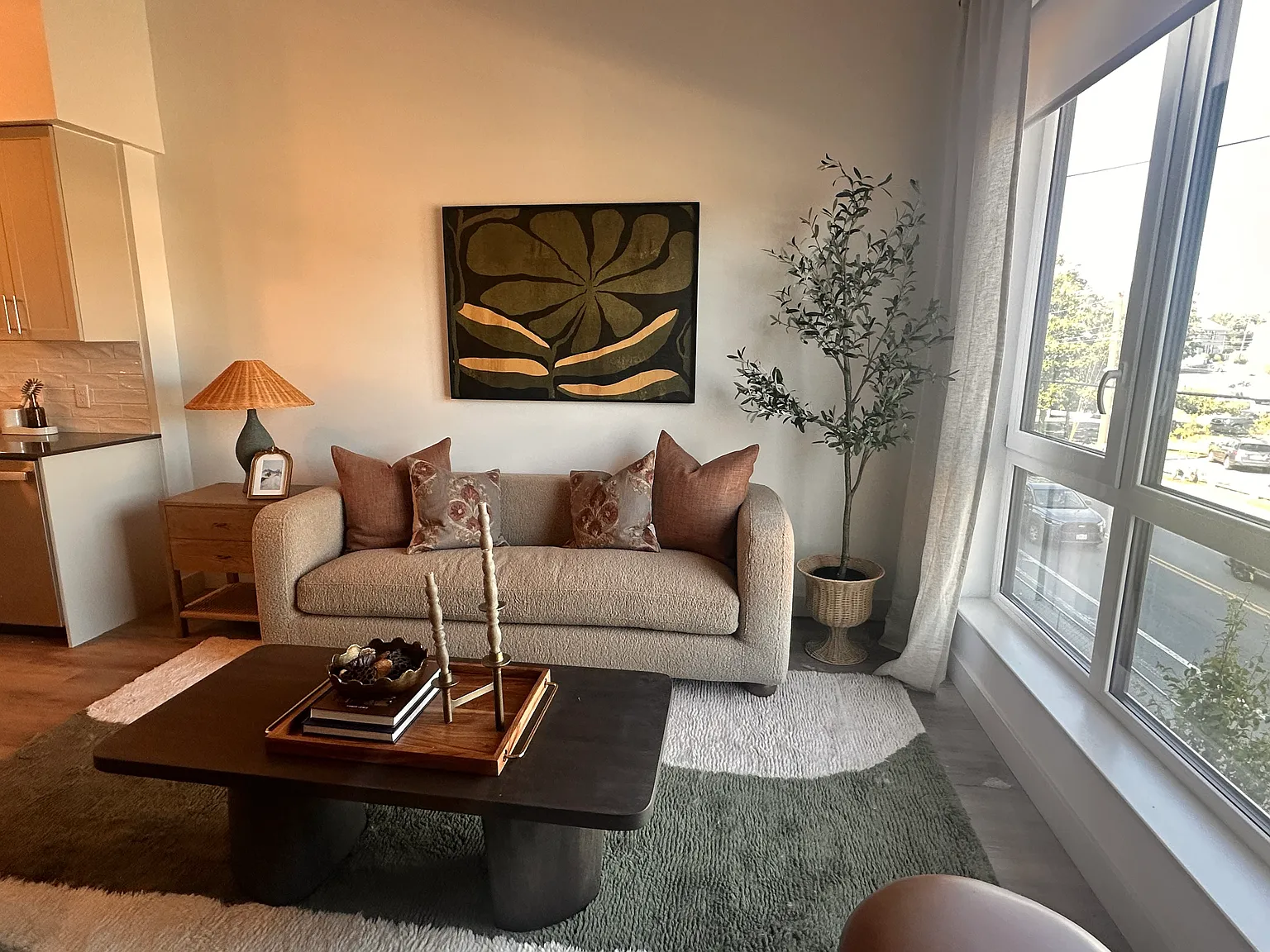 1 bed, 745 sqft, $2,516 — Photo 2