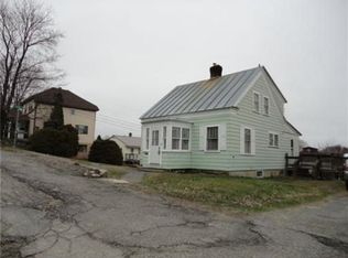 77 School St, Millinocket, ME 04462