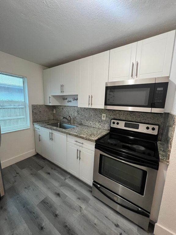 242 NW 14th St #2, photo 6
