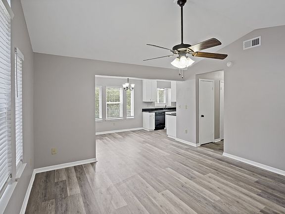 4th image of 901 Balcones Dr APT 70