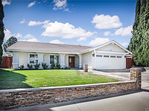2nd image of 219 Cottonwood Cove Dr