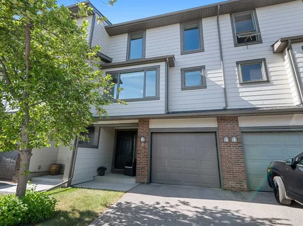 185 W Woodridge Dr SW #3, Calgary, AB T2W 3X7