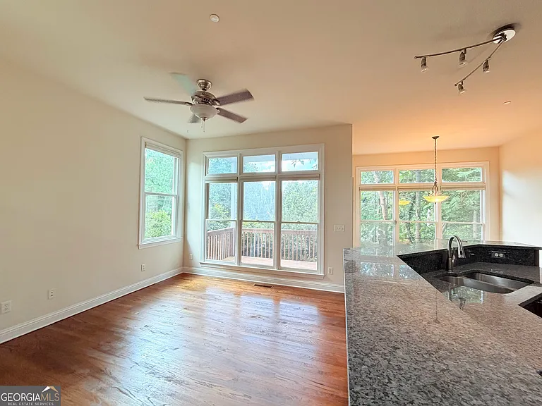 1221 Creekside Pl SE — Photo 10