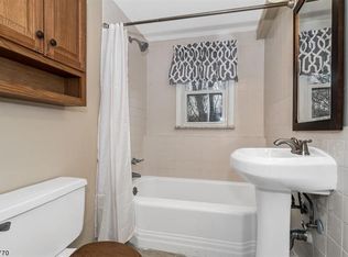 43 Summit Ave FLOOR 1, Chatham, NJ 07928