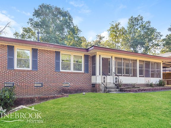 3rd image of 3701 Willow Lane Dr