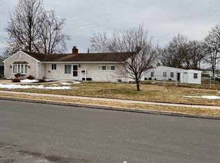 77 Gaping Rock Rd, Levittown, PA 19057