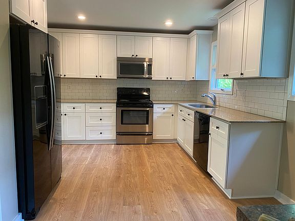 Panty and eat in bar area