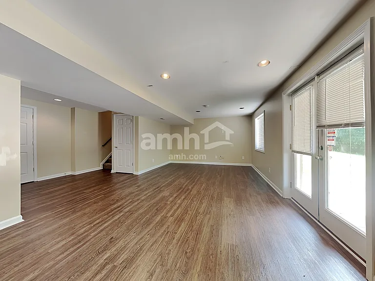 1081 Riverwalk Ct — Photo 23