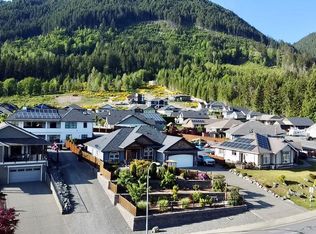 482 Mountain View Dr, Lake Cowichan, BC V0R 2G1