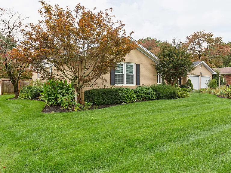 1605 Redwood Way — Photo 4