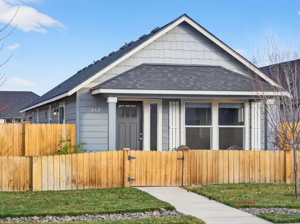 949 NW Upas St, Redmond, OR 97756