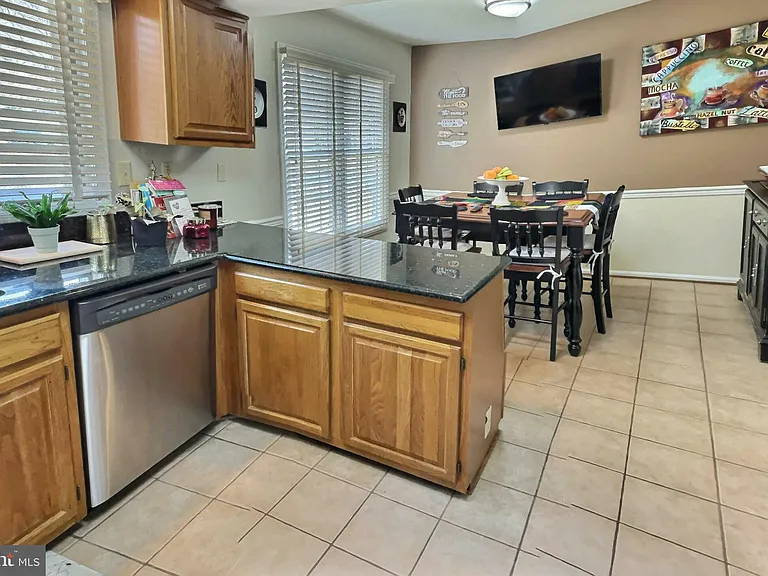 1501 Silverado Ct — Photo 13