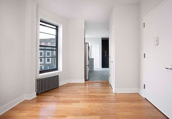 3rd image of 40-16 Crescent St #33