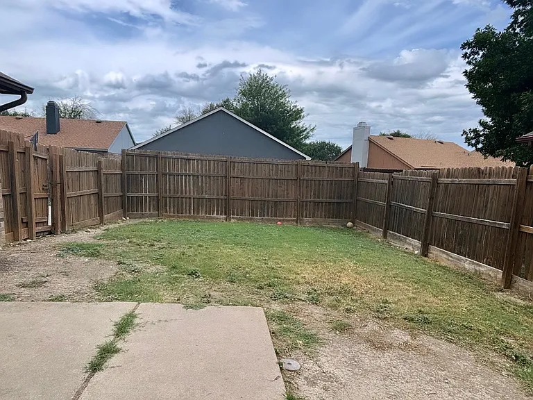 407 Sims Dr — Photo 9