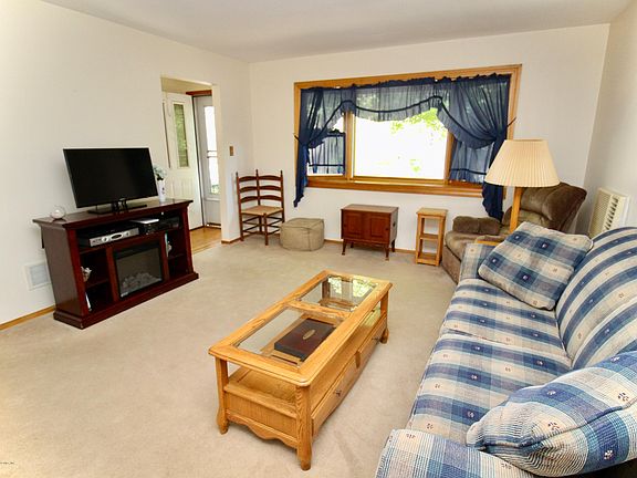 5th image of 242 Edgegrove Ave