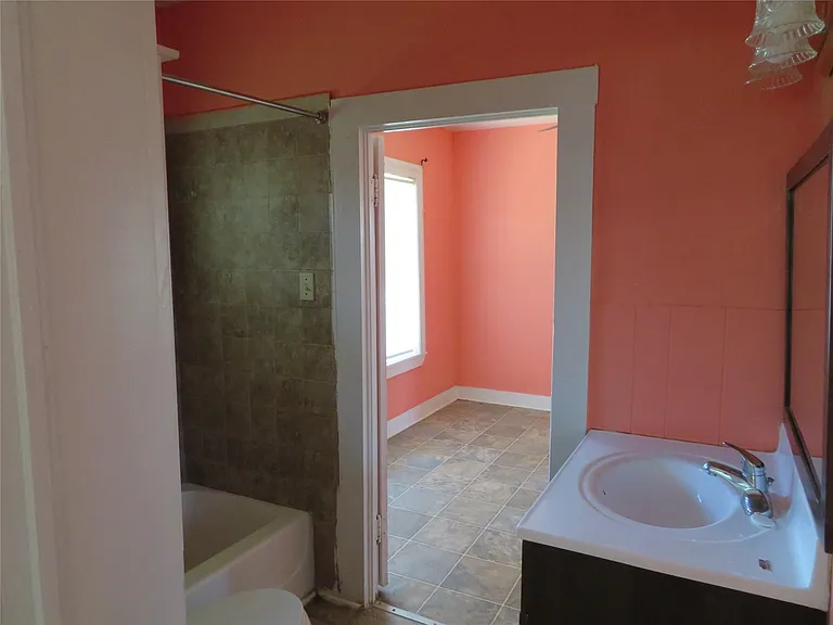 422 Mill Ave — Photo 10