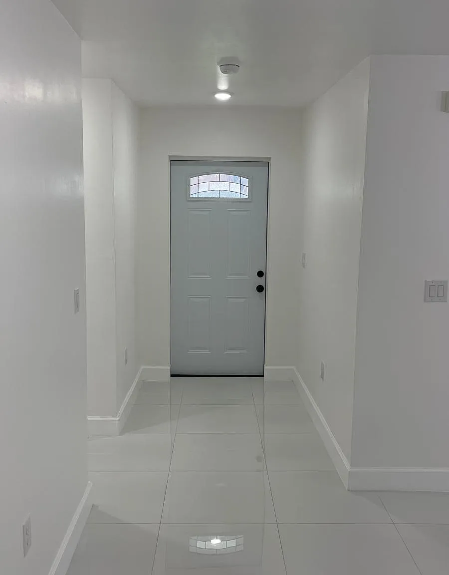 3 bed, 1200 sqft, $2,100 — Photo 3