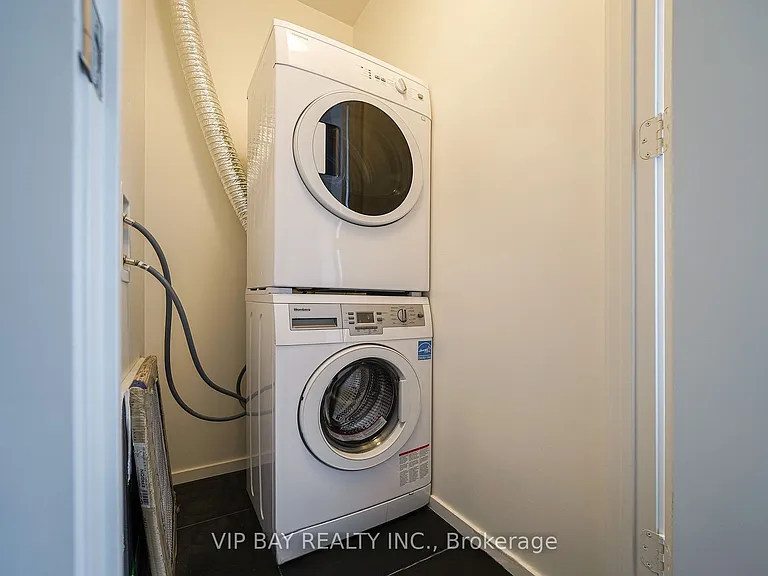 1 Bloor St E #4802 — Photo 6
