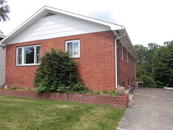 2nd image of 215 Edgewood Dr