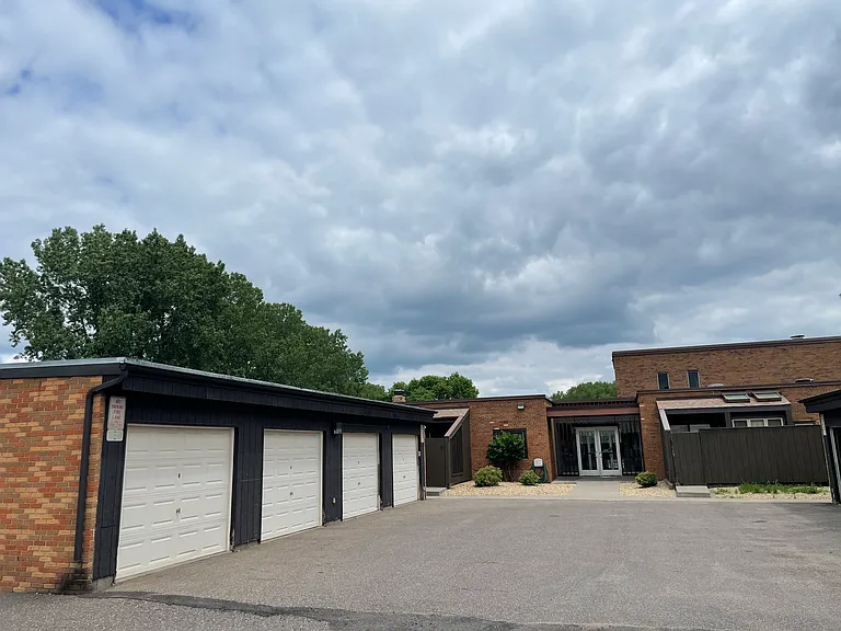 350 Oakwood Dr — Photo 6
