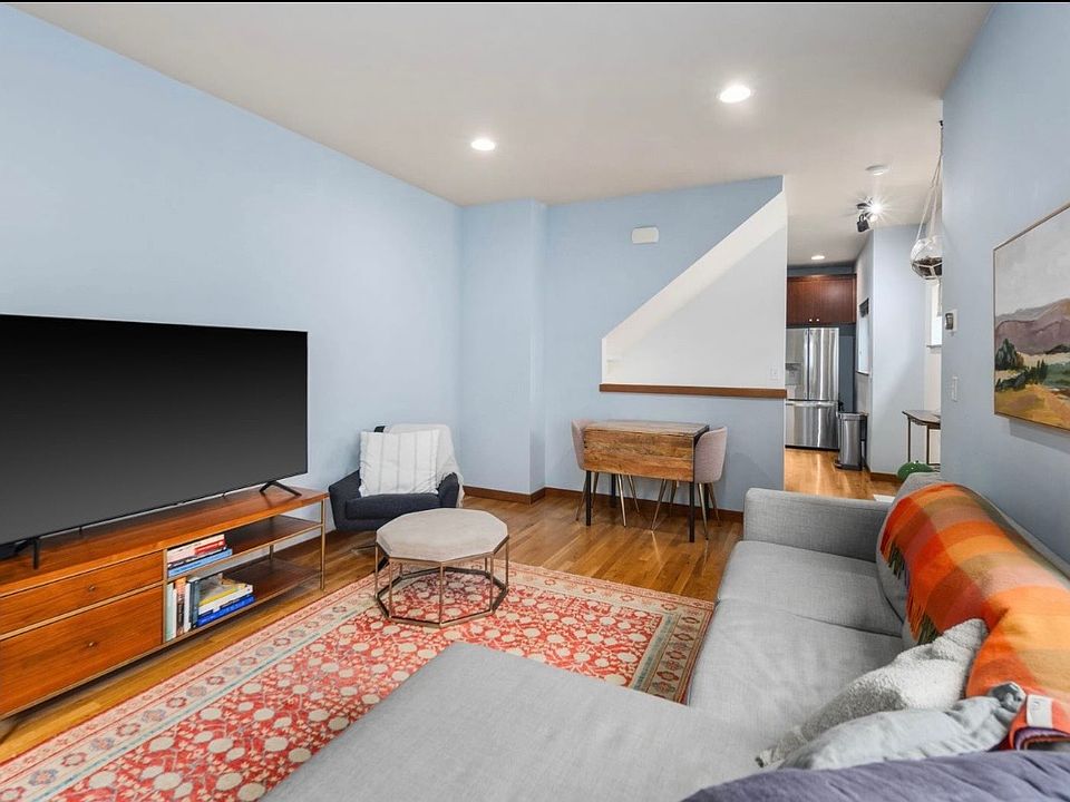1st image of 5937 California Ave SW APT C