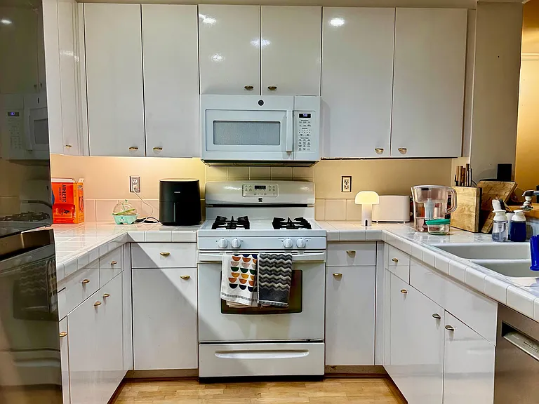 650 Chestnut St #303 — Photo 5