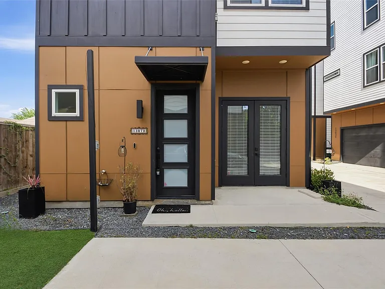 1307 Bayou St #B — Photo 4