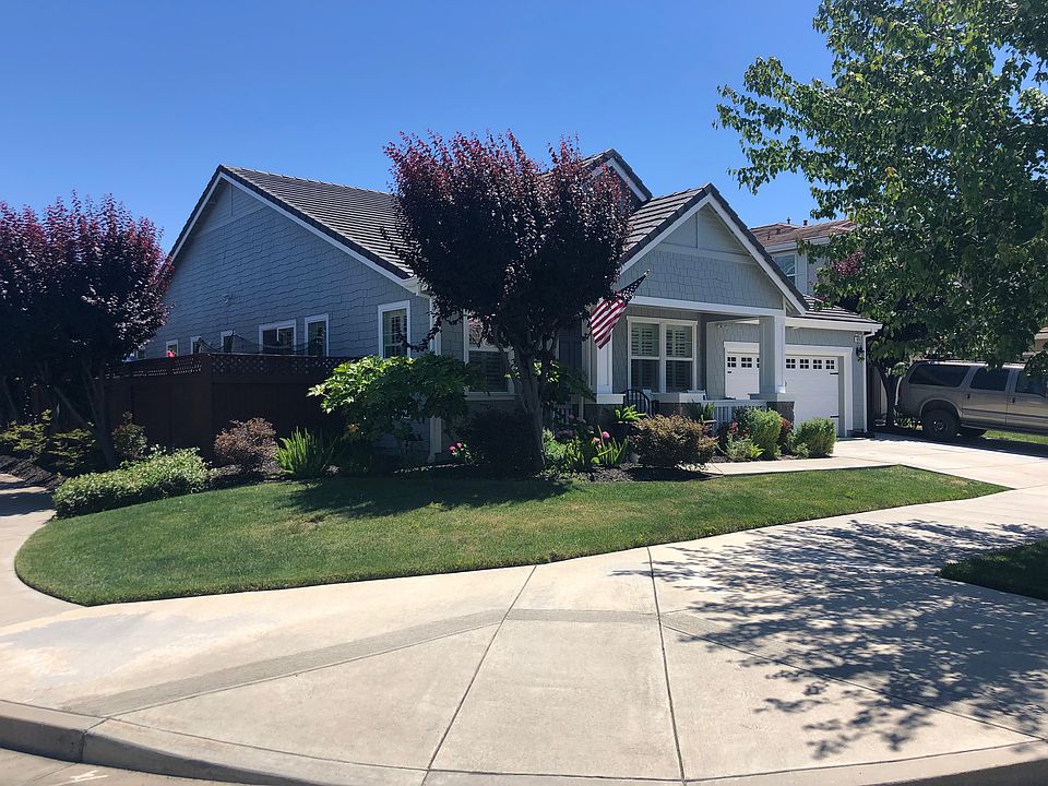 2nd image of 1816 Anastasia Dr